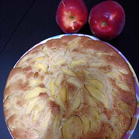 Torta morbida alle pesche