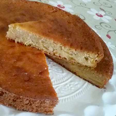Torta morbida yogurt e frutta fresca