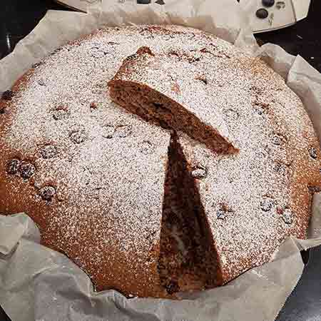 Torta soffice noci e gocce di cioccolato