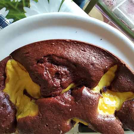 Torta Nua cacao e rum con crema all'arancia