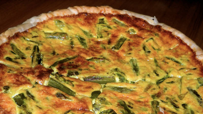 Torta salata con gli asparagi