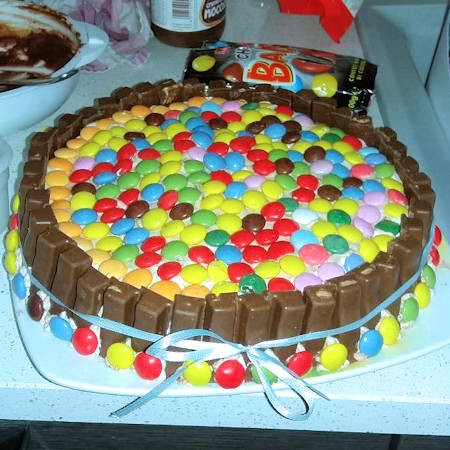 Torta smarties e kitkat