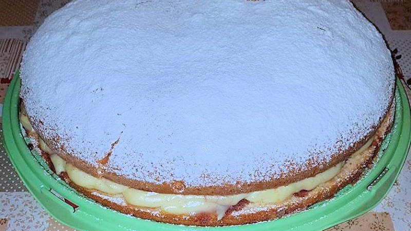 Torta soffice crema e amarene