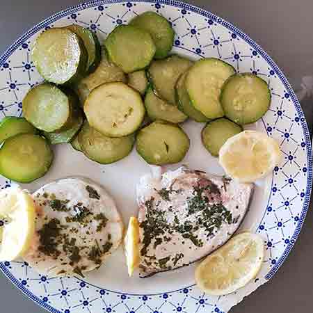 Tranci di pesce con zucchine al varoma