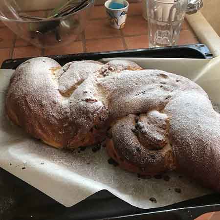 Treccia con gocce di cioccolato e lievito madre