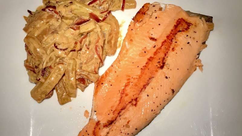 Trota salmonata con cetrioli al curry