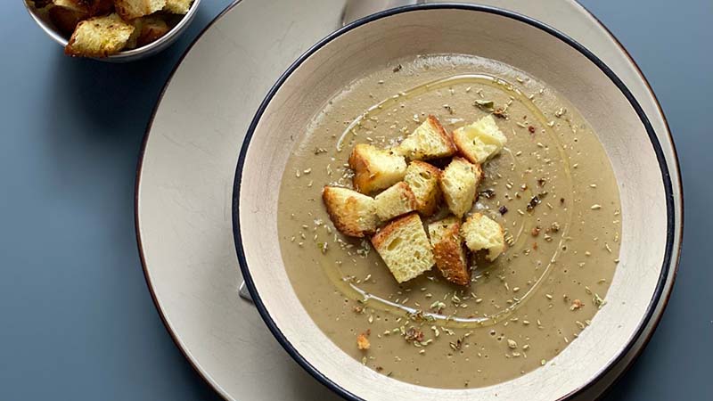 Vellutata di funghi e patate con crostini