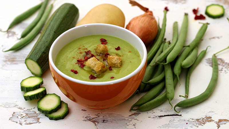 Vellutata di zucchine, patate e fagiolini