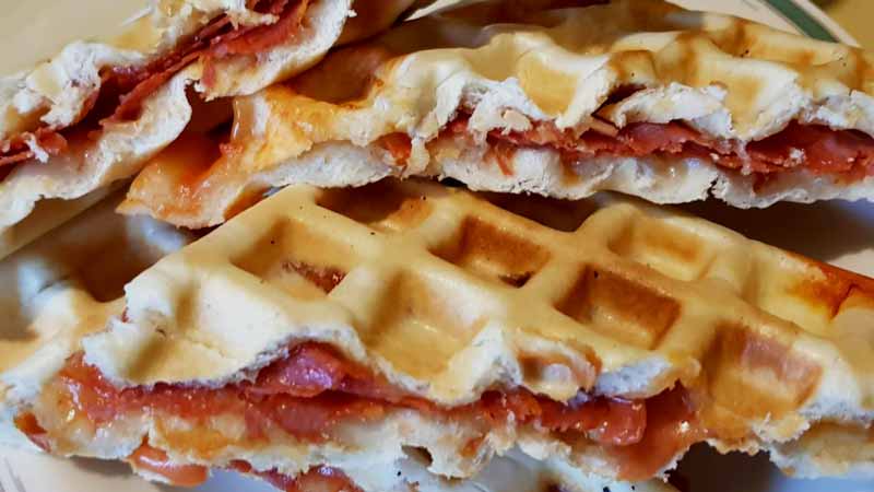 Waffle salati ripieni