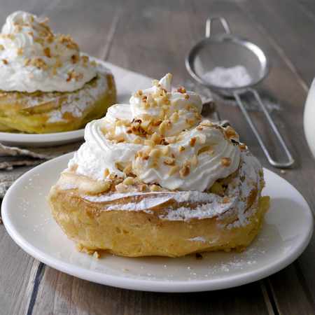 Zeppole di San Giuseppe alla panna al forno