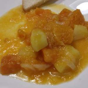 Zucca rossa e patate in brodo