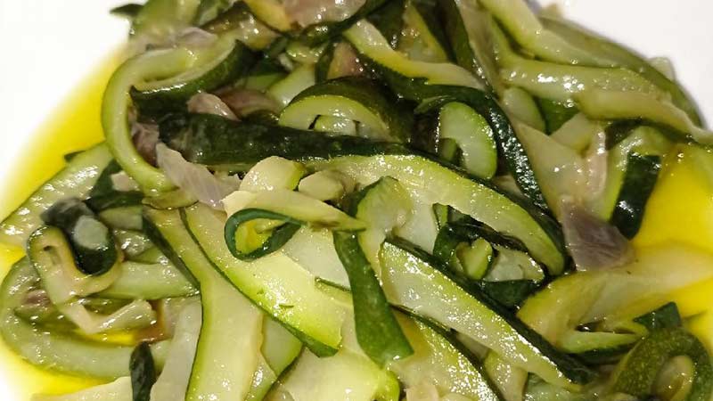 Zucchine trifolate con cipolla