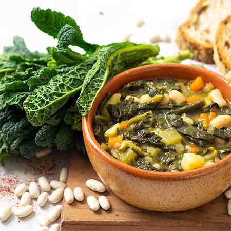 Zuppa di cavolo nero e cannellini