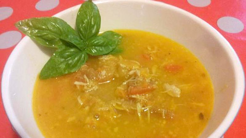 Zuppa di pollo e peperoni al curry